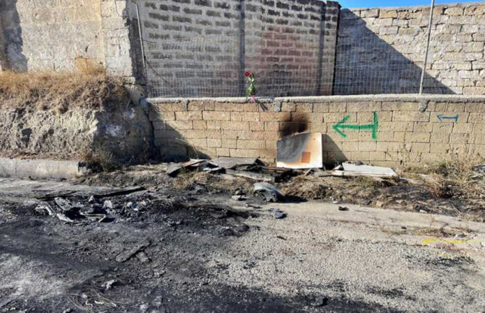 Gravina in Puglia, dà fuoco alla moglie in auto poi la uccide: fermato per omicidio un 65enne