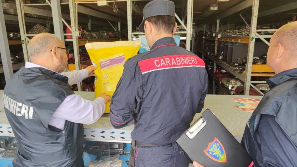 Fitofarmaci illegali in vendita in due aziende di Orta Nova e Manduria: sequestro da 530mila euro