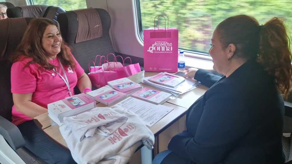 Parte il Frecciarosa in Puglia: la prevenzione del tumore al seno viaggia sui treni – VIDEO