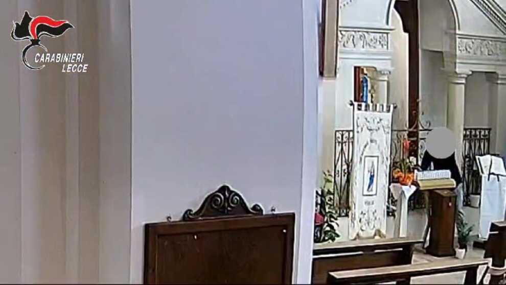 Galleria foto 'Ruba i soldi delle offerte nelle chiese del basso Salento: arrestato un 38enne – VIDEO' - foto 1