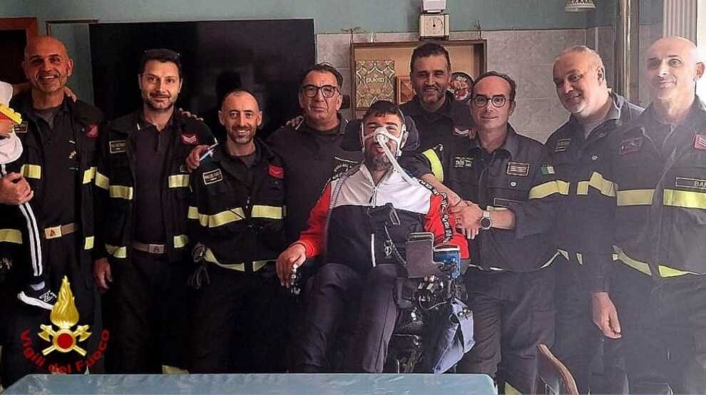 Gravina, blackout blocca il respiratore: 35enne salvato dai vigili del fuoco con un generatore