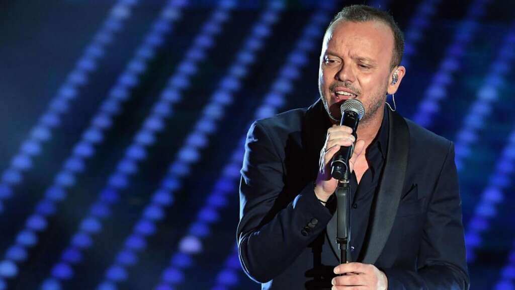 Galleria foto '“Tripletta” di Gigi D’Alessio a Bari: terza data al Palaflorio il 9 dicembre' - foto 1