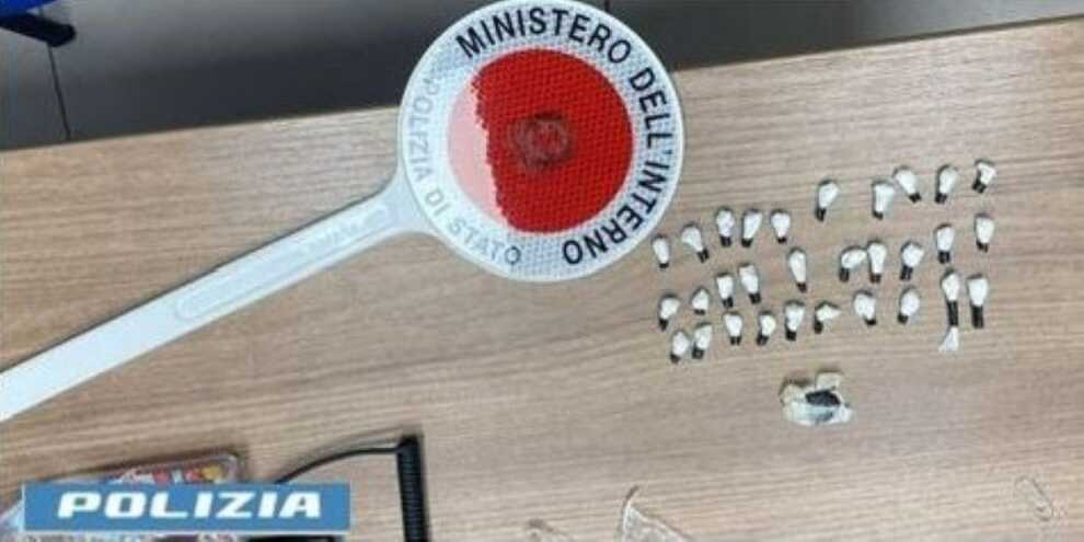 Andria sorpreso per strada con hashish e cocaina: arrestato un 30enne