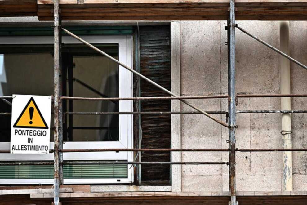 Barletta, scoperta frode da 52 milioni di euro sui bonus edilizi: 14 indagati e sequestri