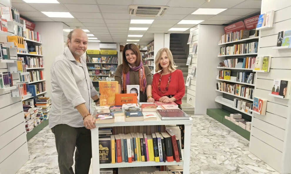 Galleria foto 'Bari, il Mondadori point si rifà il look: più spazio alle esigenze dei giovani lettori' - foto 1