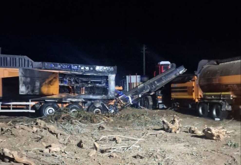 Incendio in un’azienda di lavorazione del legno nel Brindisino: distrutti tre mezzi