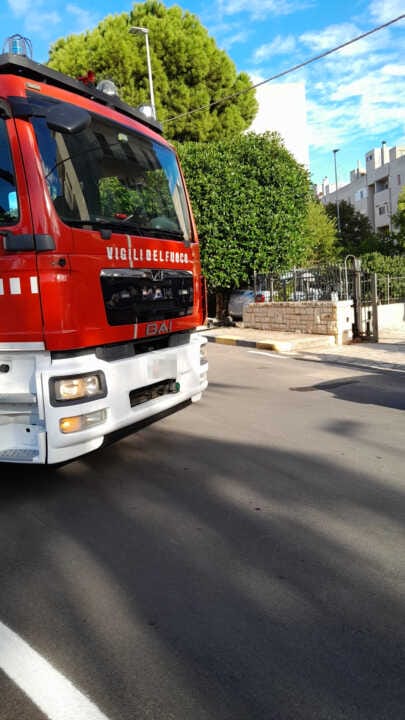 Galleria foto 'Ha un malore alla guida e finisce contro un muro: in ospedale un 50enne di Fasano' - foto 2