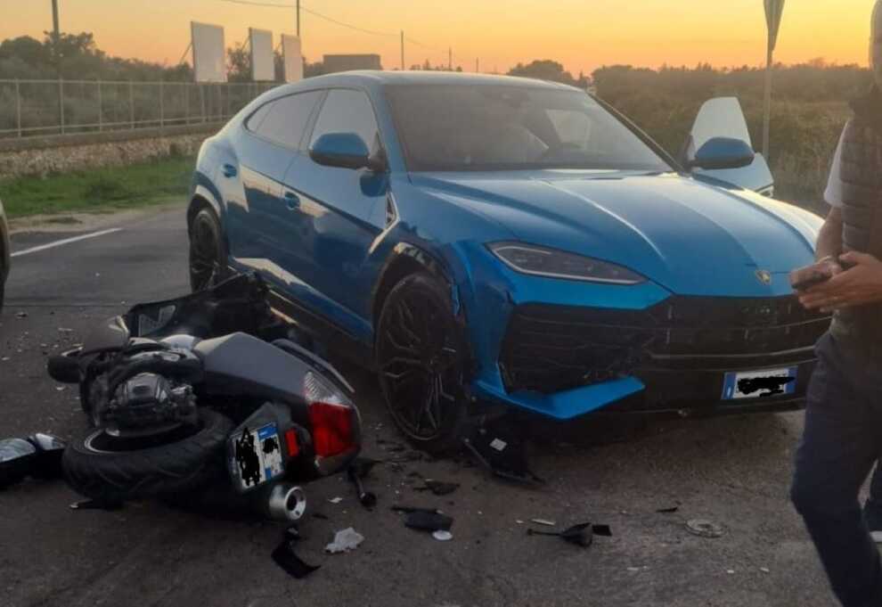 Con lo scooter contro una Lamborghini nei pressi del centro Ntc di Nardò: grave un motociclista