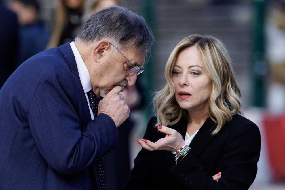 Spiava i conti correnti di Meloni e La Russa: nei guai un funzionario di una banca di Bitonto