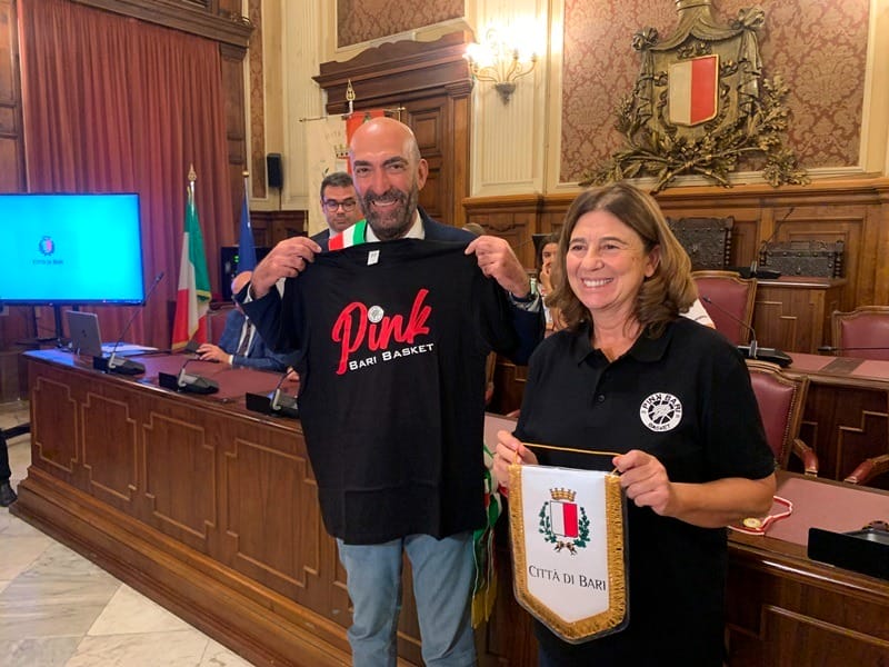 Bari, la squadra di pallacanestro Pink Sport Time presentata a Palazzo di Città – FOTO