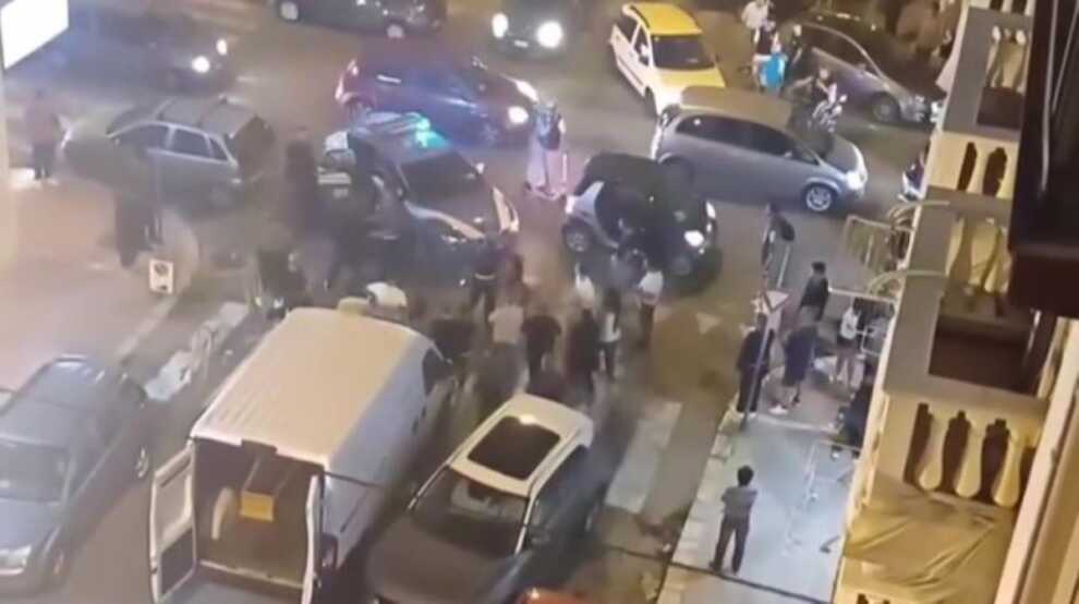 Taranto, rischia il linciaggio dopo aver molestato una bimba e sua madre: arrestato