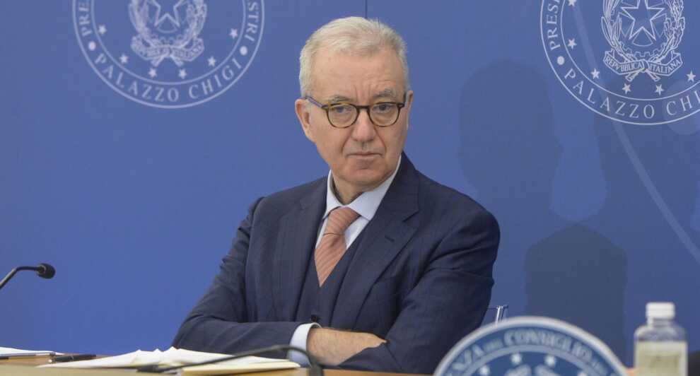 Regionali in Puglia, Mantovano prende quota a destra: «La partita si riaprirebbe»