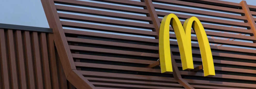 Terrore al McDonald’s di Brindisi: commando armato fa irruzione tra i clienti: rapinati i registratori di cassa