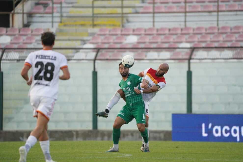 Serie C, un Monopoli incerottato strappa il pari a Messina: infortunio per De Risio