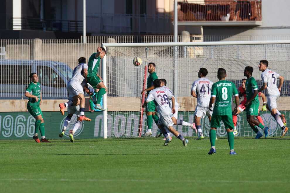 Serie C, il Monopoli si sveglia nella ripresa ma col Crotone non si va oltre il pari