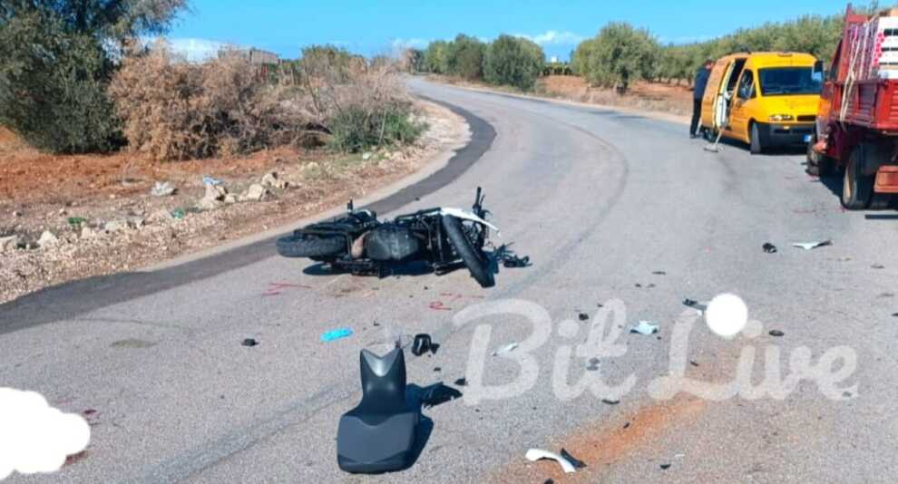 Schianto sulla Noicattaro-Casamassima, moto contro furgone: grave centauro
