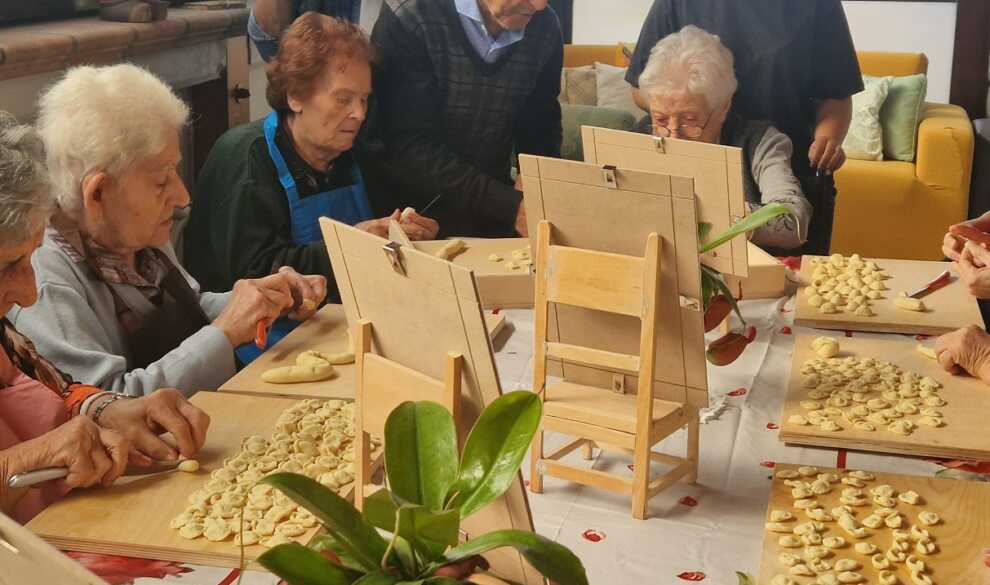 Margherita di Savoia, celebrati i nonni con un laboratorio di orecchiette