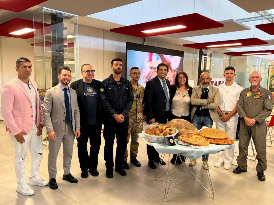 Galleria foto 'Le rotte del pane, i maestri panificatori pugliesi sulla nave Vespucci per conquistare il globo' - foto 1