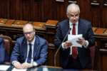 Dossieraggio, ecco le prime ammissioni. Piantedosi in Parlamento: «Si colpivano gli avversari»