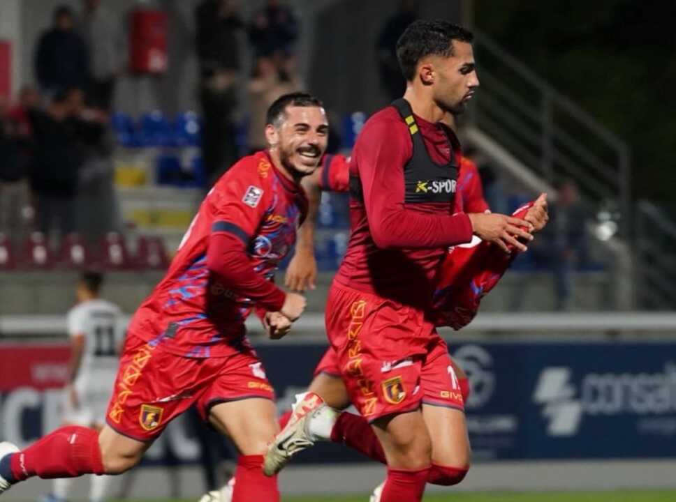 Serie C, il Picerno vola in vetta alla classifica: battuto il Messina con Cardoni e Petito