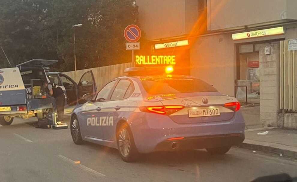 Bari, assalto al bancomat in via Bruno Buozzi: banditi in fuga. Rilievi della polizia