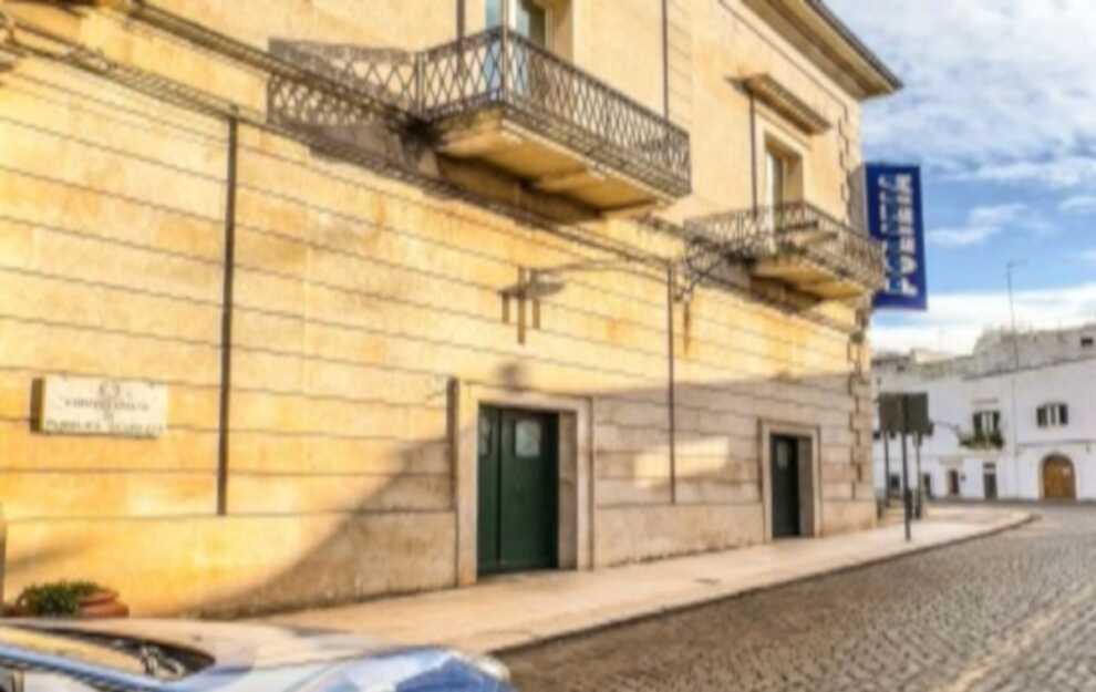 San Vito dei Normanni, poliziotto fuori servizio sventa un furto: ferito nell’inseguimento