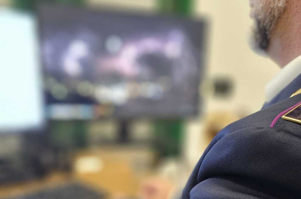 Pedopornografia, 13enne costretto ad atti sessuali in rete: 2 arresti a Milano. Un indagato a Foggia
