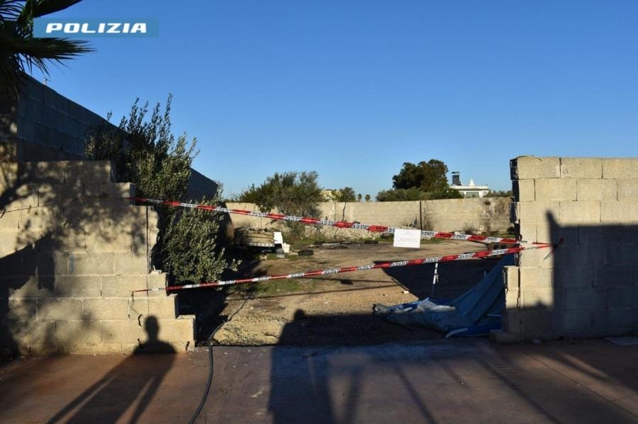 Blitz nel Salento, scoperta un’officina clandestina di auto rubate: arrestato 43enne – FOTO