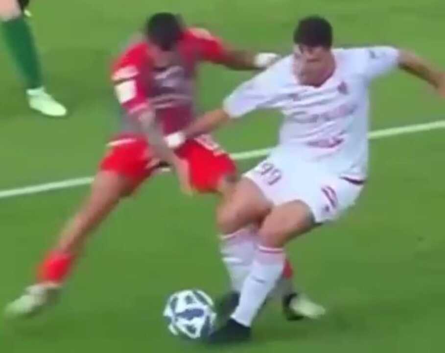 Cremonese-Bari, Favilli atterrato in area ma il Var non interviene. Longo: «Chiediamo rispetto» – VIDEO