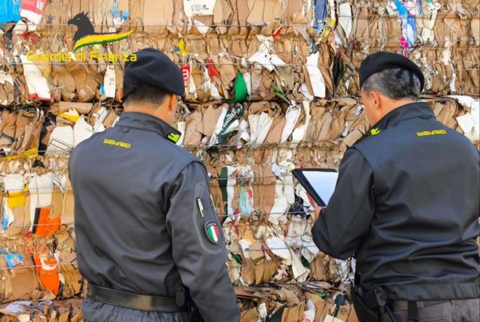 Corato, sequestrata una società di gestione rifiuti: sigilli a beni per 800mila euro