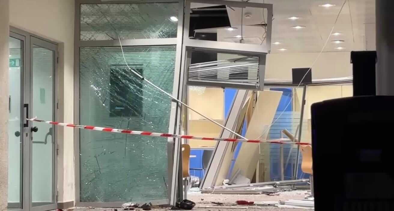 Triggiano, “spaccata” all’ufficio postale: malviventi fermati dalla polizia locale Triggiano, “spaccata” all’ufficio postale: malviventi fermati dalla polizia locale