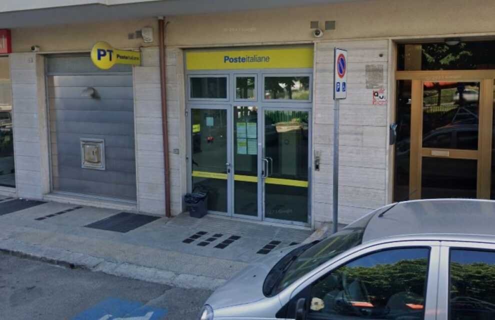 Rapina all’ufficio postale di Martina Franca: bottino da 100mila euro. Indaga la polizia