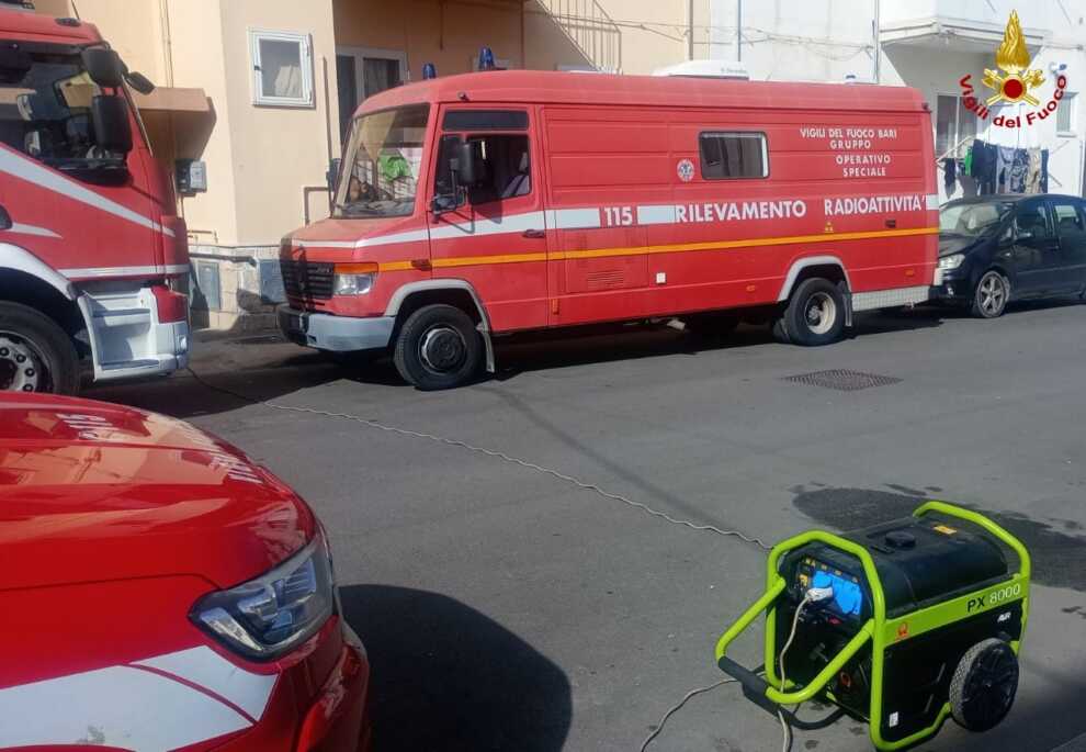 Galleria foto 'Gravina, blackout blocca il respiratore: 35enne salvato dai vigili del fuoco con un generatore' - foto 2