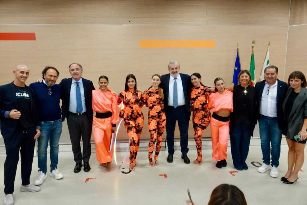 Fiera del Levante, lo spettacolo di XCube lancia Didacta: presenti Emiliano e Fefè De Giorgi – VIDEO
