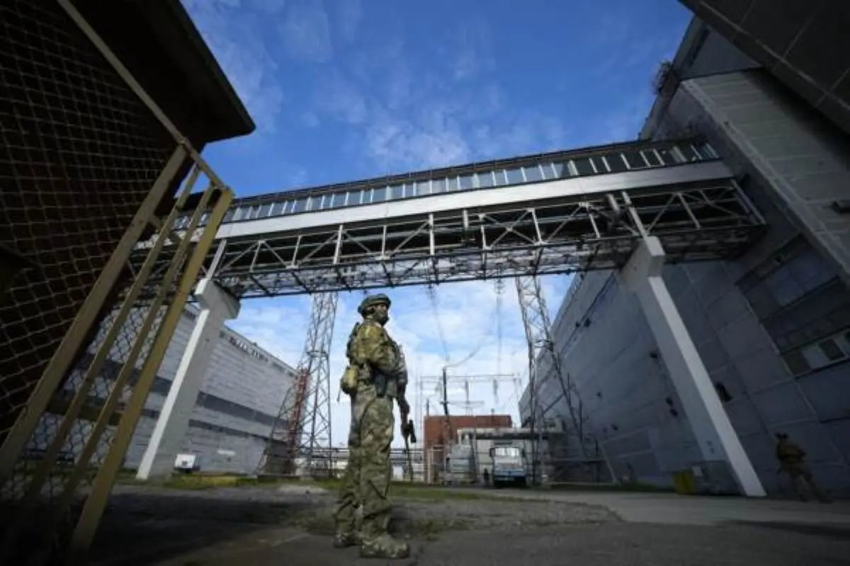 Guerra in Ucraina, attacchi russi su Zaporizhzhia: sull’orlo del blackout la centrale nucleare