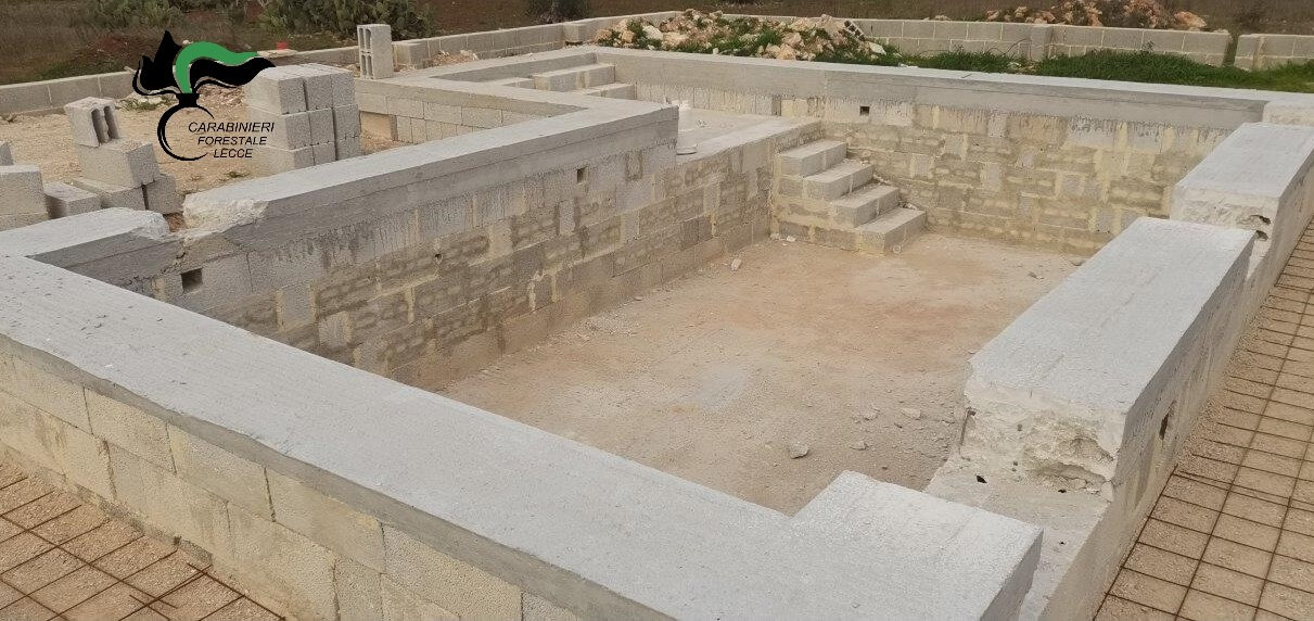 Collepasso, piscina abusiva in un’area sottoposta a vincoli: denunciato un 58enne