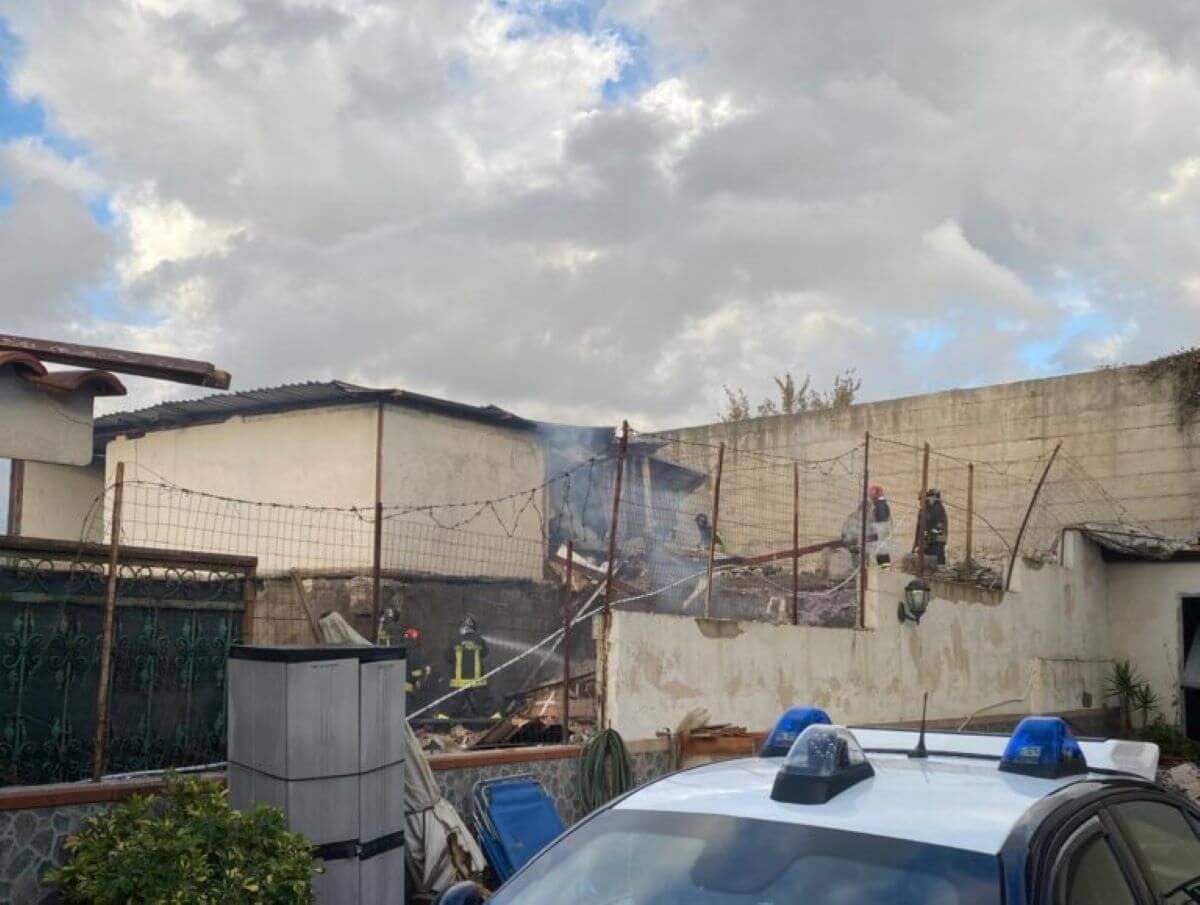 Ercolano, esplosione in una fabbrica di fuochi d’artificio: tre morti nel Napoletano