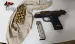 Nasconde una pistola nella camera da letto dei figli minori: arrestato un 33enne a Carovigno