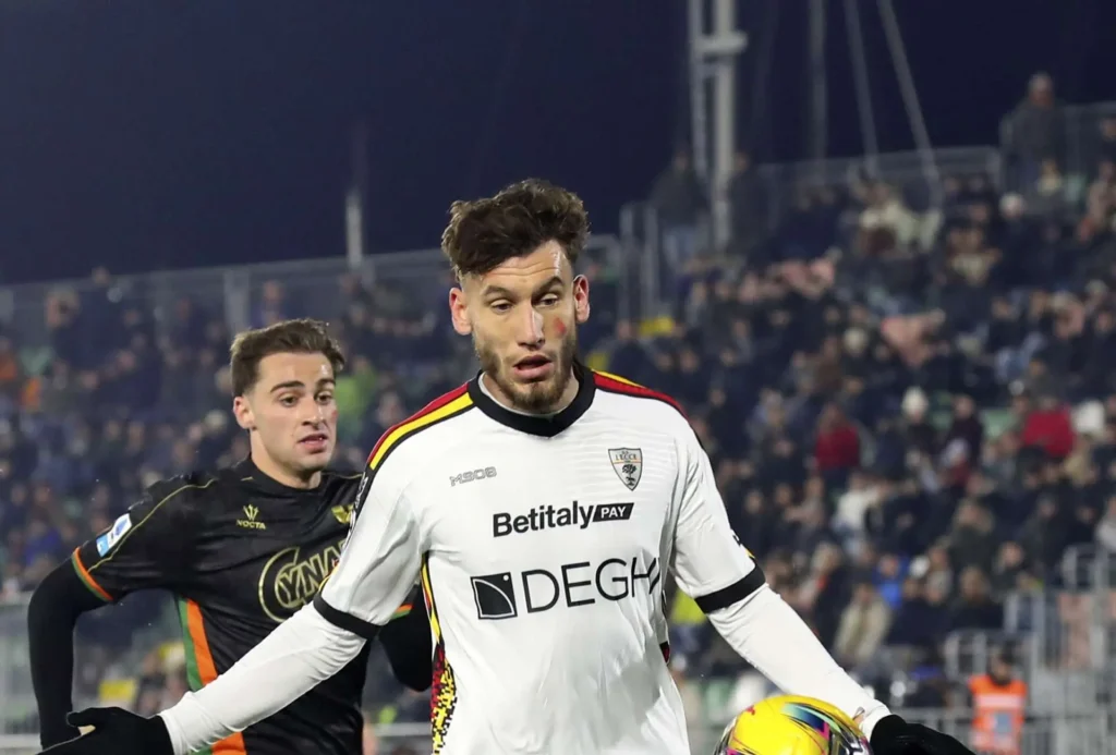 Galleria foto 'Serie A, mister Giampaolo passa a tre: il Lecce contro la Juve schiera Jean in difesa' - foto 1