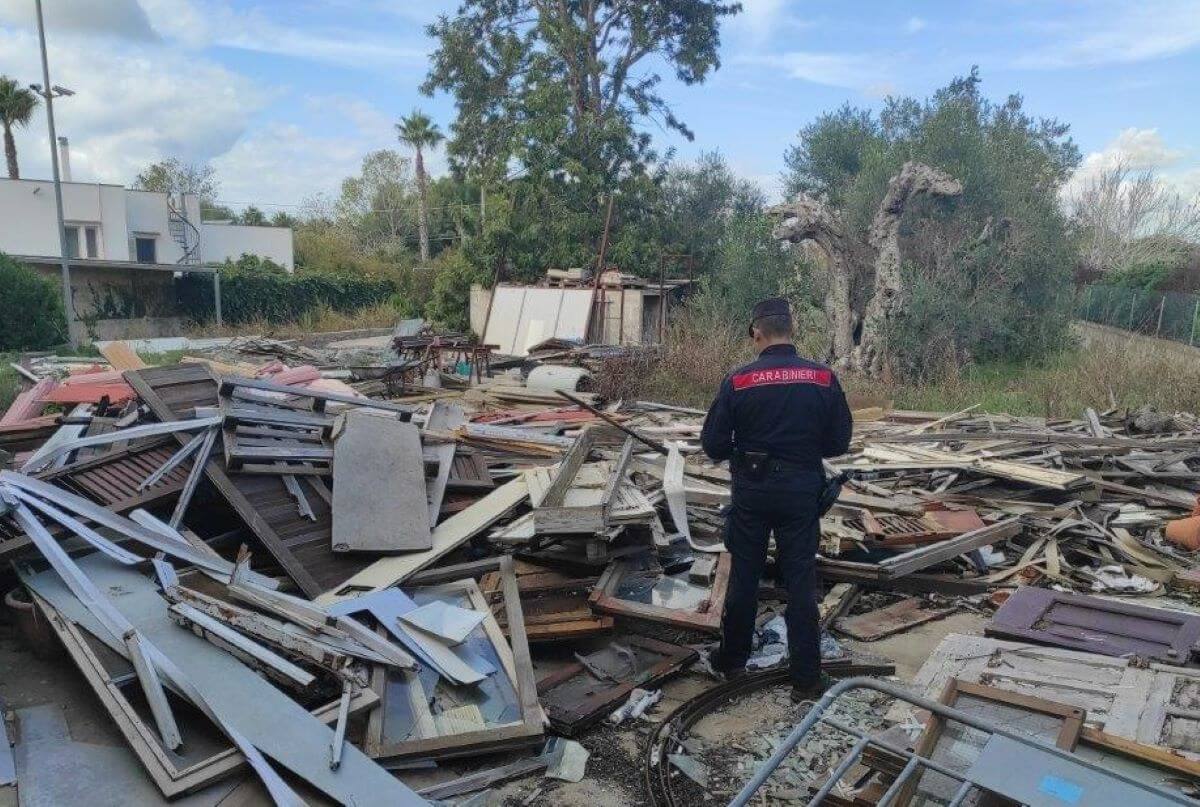 Rifiuti speciali abbandonati in un’azienda: denunciati due imprenditori salentini Rifiuti speciali abbandonati in un’azienda: denunciati due imprenditori salentini