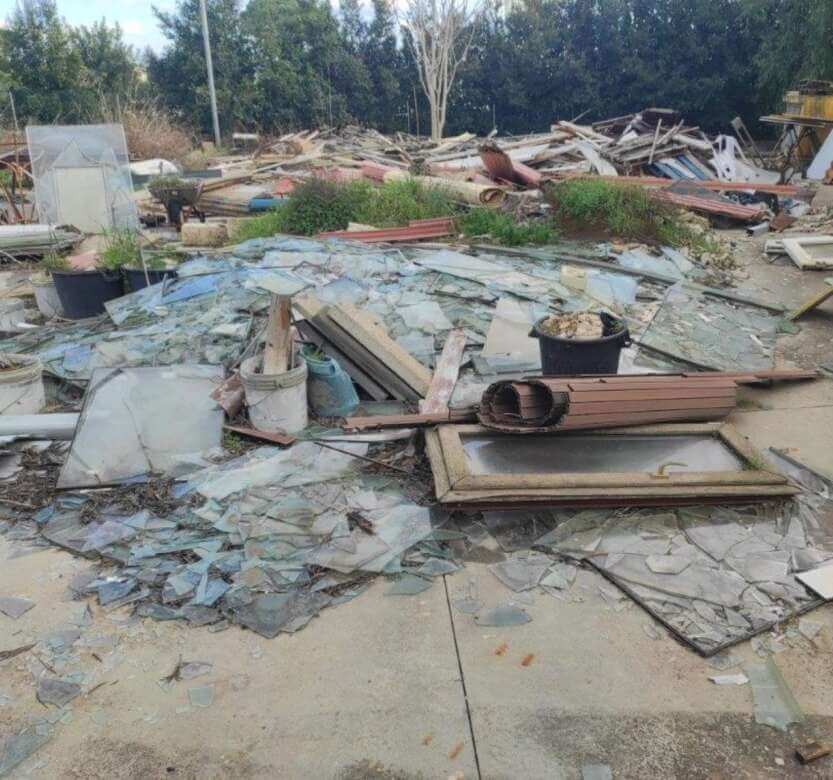 Galleria foto 'Rifiuti speciali abbandonati in un’azienda: denunciati due imprenditori salentini' - foto 1