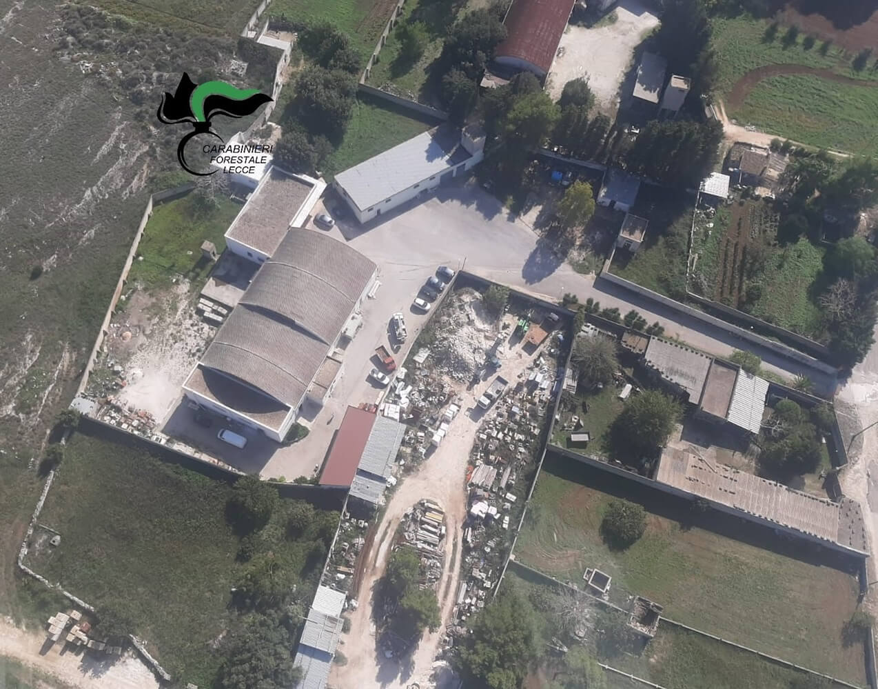Spongano, trovati 150 metri cubi di rifiuti in un’azienda: sequestrata l’area, denunciato il responsabile