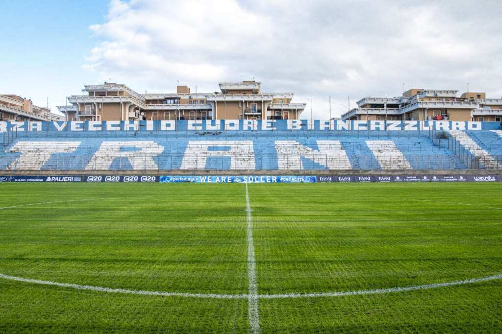 Galleria foto 'Dopo 13 mesi riapre lo stadio “Nicola Lapi” di Trani col nuovo terreno di gioco – VIDEO' - foto 1