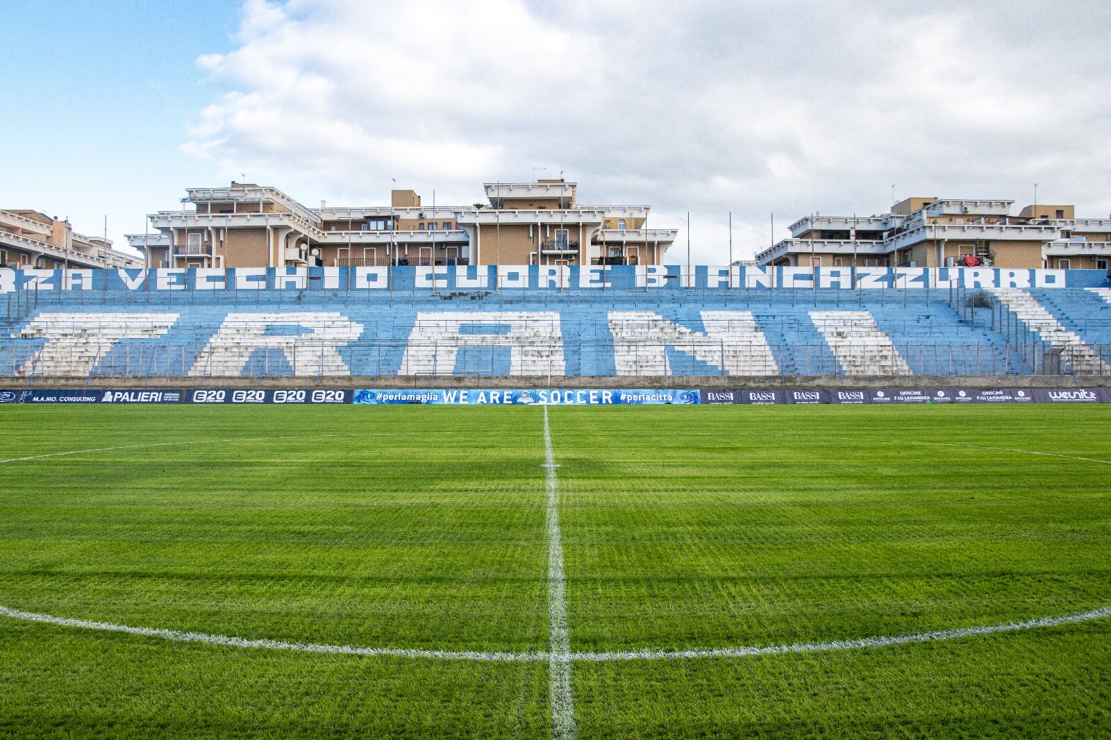 Dopo 13 mesi riapre lo stadio “Nicola Lapi” di Trani col nuovo terreno di gioco – VIDEO Dopo 13 mesi riapre lo stadio “Nicola Lapi” di Trani col nuovo terreno di gioco – VIDEO