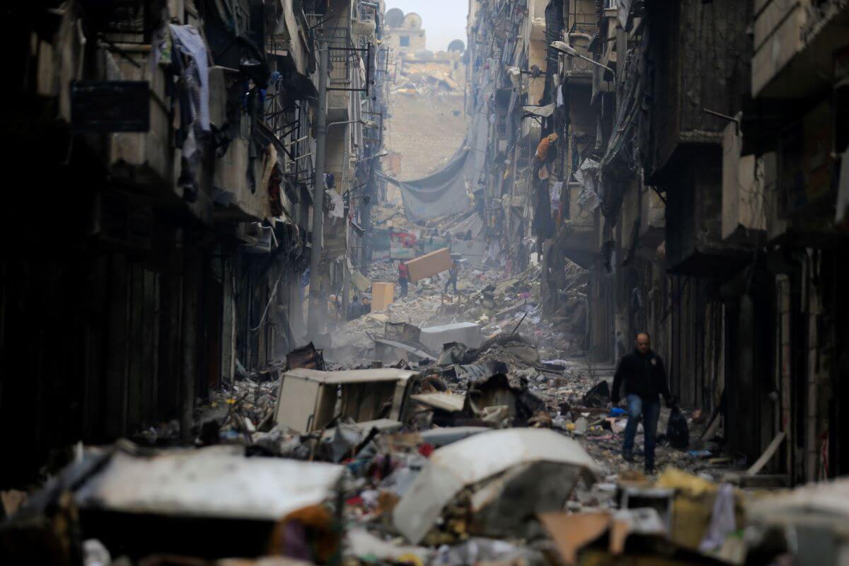 Caos in Siria, si riaccende la guerra: i ribelli entrano nel centro di Aleppo