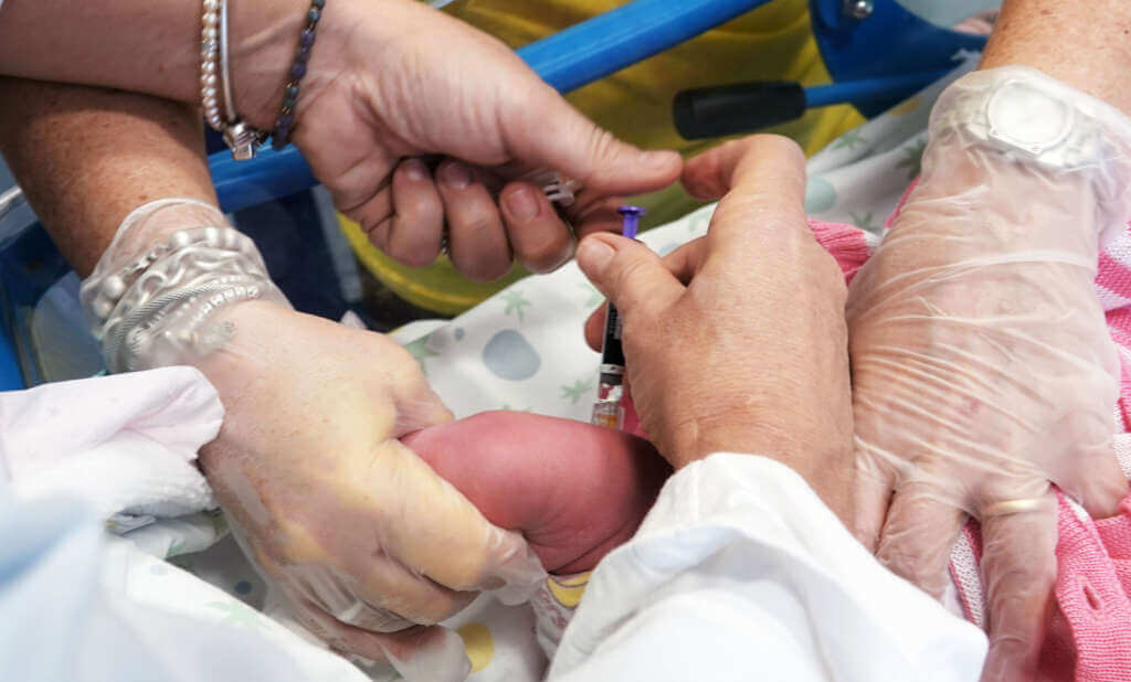 Bronchiolite, via alla campagna di immunizzazione: oltre 13mila vaccini per i bimbi pugliesi – VIDEO Bronchiolite, via alla campagna di immunizzazione: oltre 13mila vaccini per i bimbi pugliesi – VIDEO