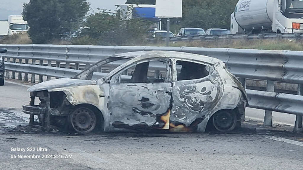 Terrore sulla Ss 96, assaltano al portavalori con bombe carta e kalashnikov: ingente il bottino – VIDEO Terrore sulla Ss 96, assaltano al portavalori con bombe carta e kalashnikov: ingente il bottino – VIDEO