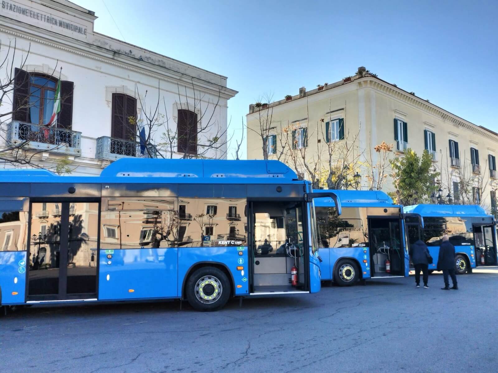 Trani, presentati 3 nuovi autobus a metano dell’Amet. Ciliento: «È una soddisfazione» – FOTO Trani, presentati 3 nuovi autobus a metano dell’Amet. Ciliento: «È una soddisfazione» – FOTO
