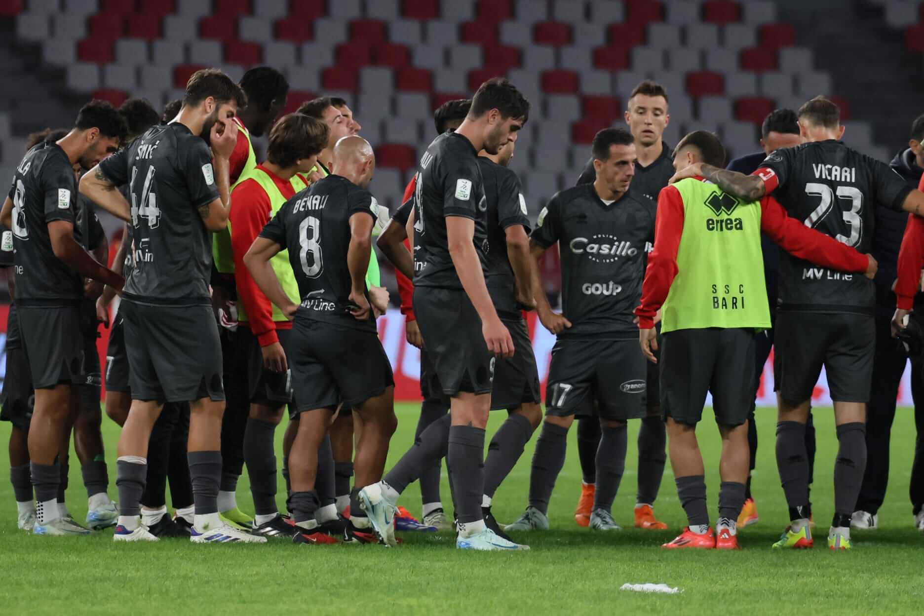 Bari-Reggiana, fischi ai biancorossi per il sesto pareggio di fila: è 2-2 al San Nicola Bari-Reggiana, fischi ai biancorossi per il sesto pareggio di fila: è 2-2 al San Nicola