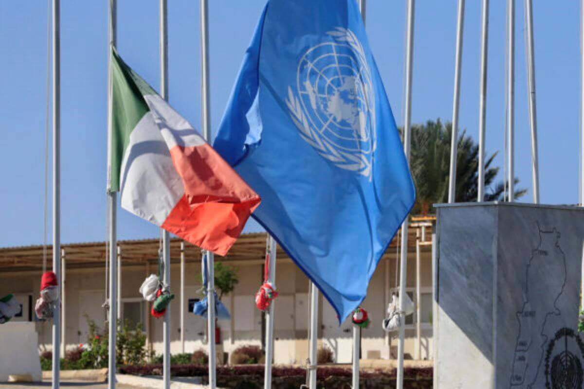 Libano, colpita la base Unifil: feriti 4 militari italiani. Meloni: «Indignata». Tajani: «Sono razzi di Hezbollah» Libano, colpita la base Unifil: feriti 4 militari italiani. Meloni: «Indignata». Tajani: «Sono razzi di Hezbollah»